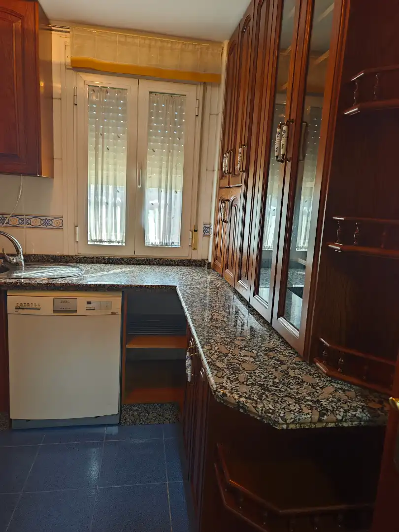 Cuina de Dúplex en venda en Dos Hermanas amb Aire condicionat, Jardí privat i Terrassa