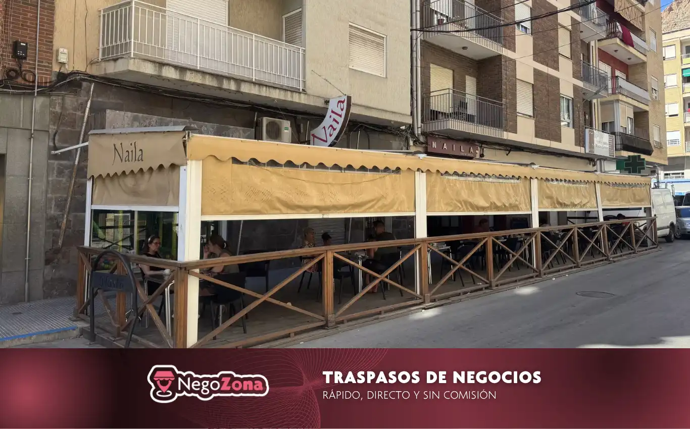 Business premises for transfer in Calle Luis Galiana 2, imagen 2