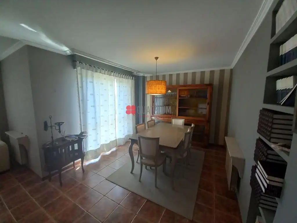 Comedor de Casa o chalet de alquiler en Santiago de Compostela  con Calefacción, Jardín privado y Trastero