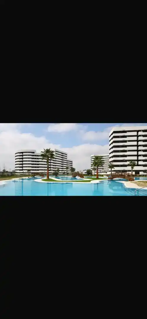 Vista exterior de Pis en venda en  Sevilla Capital amb Aire condicionat i Piscina