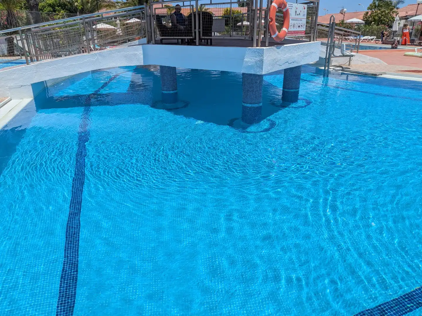 Schwimmbecken von Lagerraum zum Verkauf in San Bartolomé de Tirajana