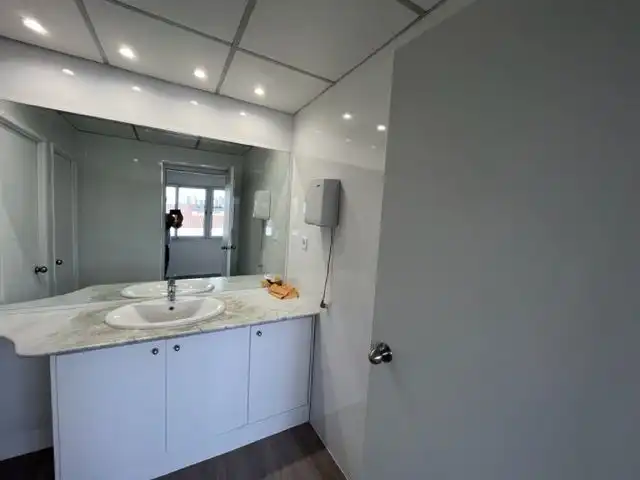 Bathroom of Office for rent in Sant Cugat del Vallès  with Air Conditioner and Heating
