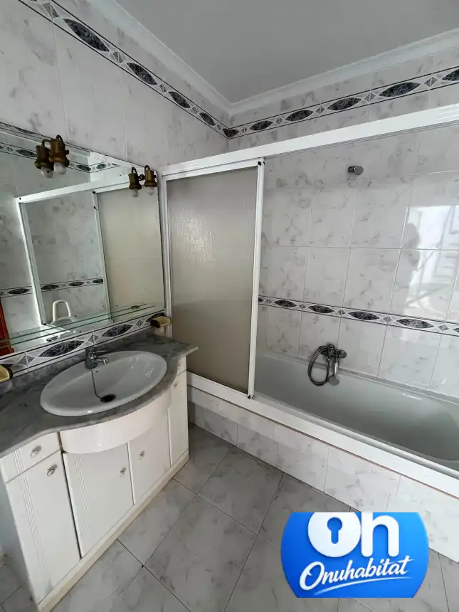Badezimmer von Wohnung zum Verkauf in Valverde del Camino mit Klimaanlage, Abstellraum und Möbliert