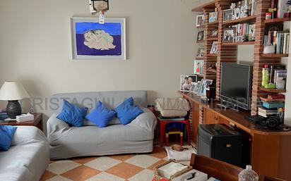 Sala d'estar de Pis en venda en Villar del Arzobispo amb Aire condicionat, Traster i Moblat