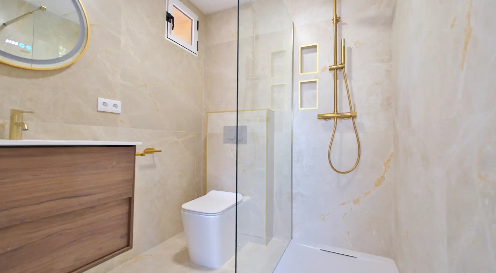 Bathroom of Houses for rent in Sagunto / Sagunt  with Air Conditioner, Heating and Private garden