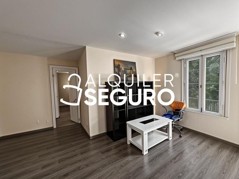 Sala d'estar de Pis de lloguer en  Madrid Capital amb Aire condicionat, Calefacció i Moblat