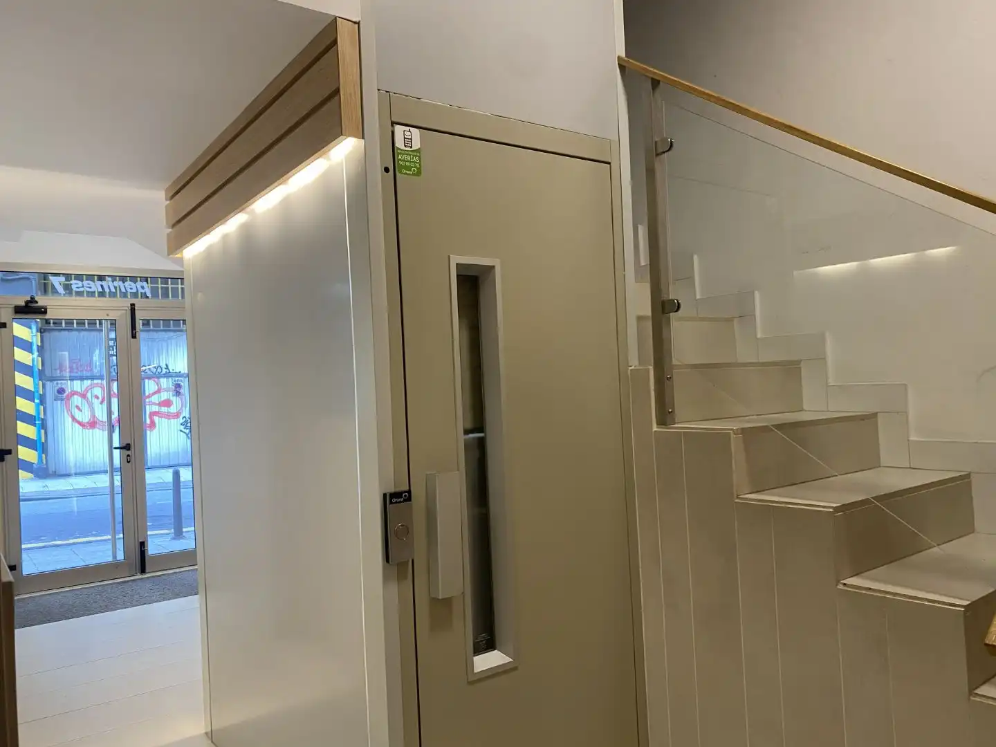 Appartamento con ascensore in vendita a Calle Perines 7, imagen 2
