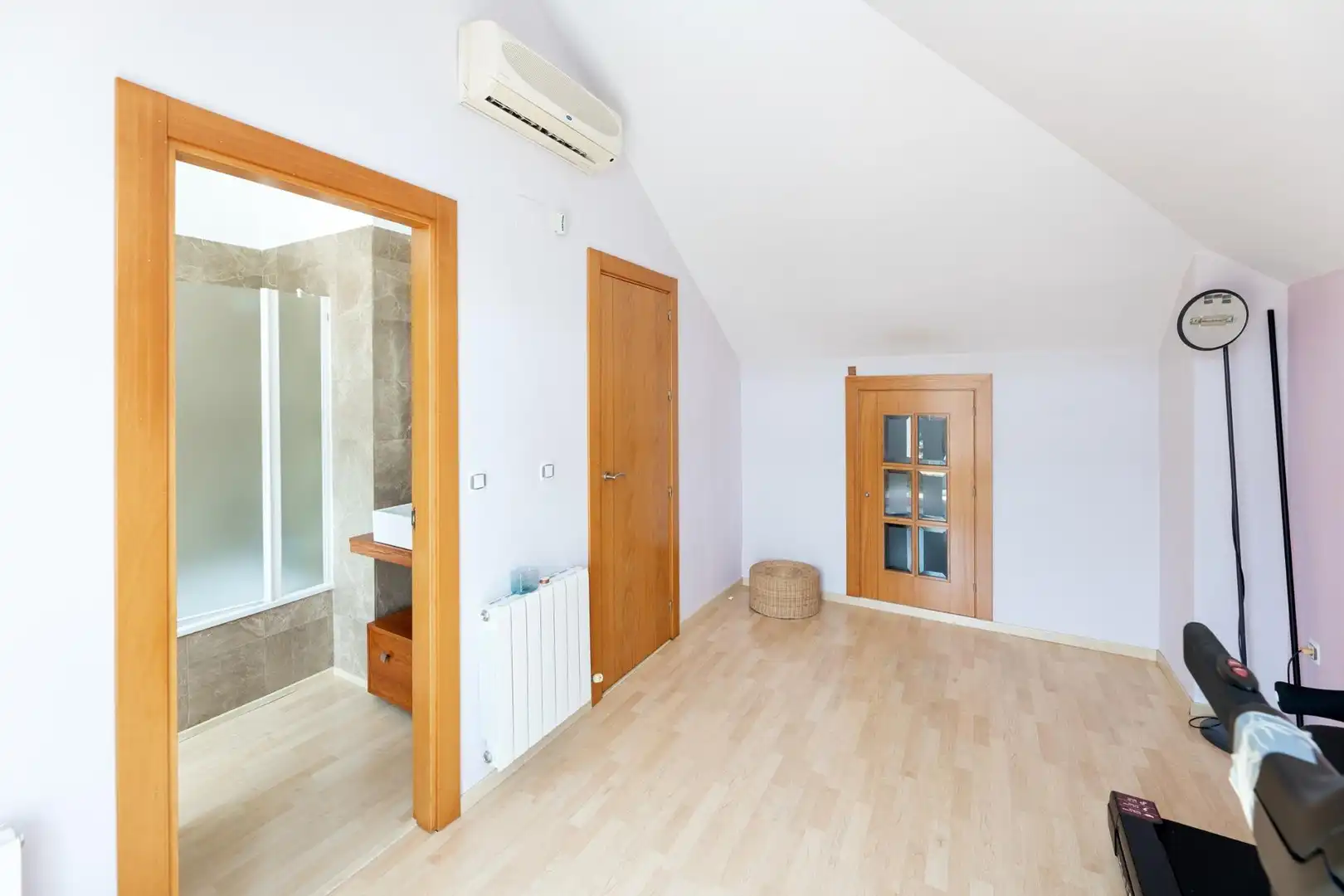 Schlafzimmer von Einfamilien-Reihenhaus zum Verkauf in Granada mit Klimaanlage, Heizung und Privatgarten