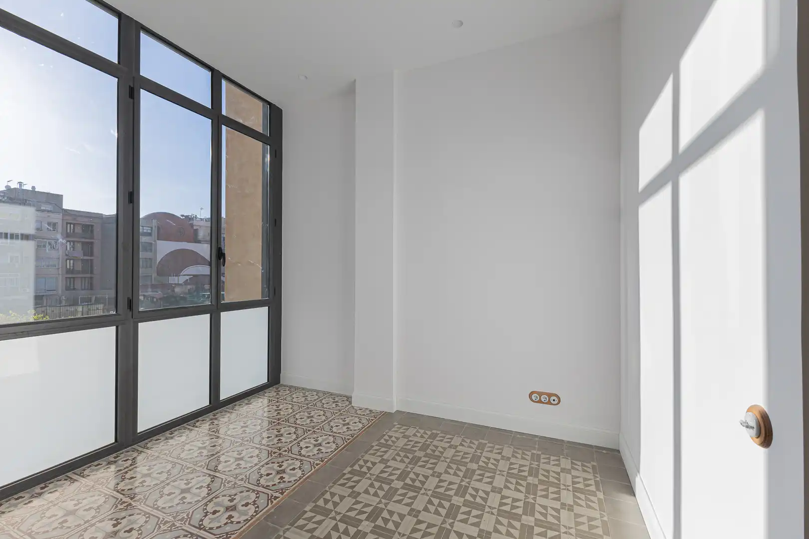 Wohnung zum Verkauf in Barcelona mit Klimaanlage, Heizung und Balkon