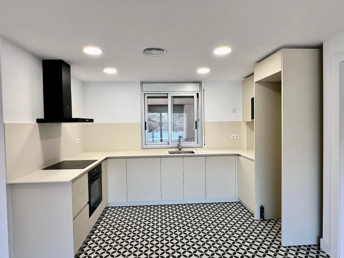 Kitchen of Flat for sale in Sabadell  with Air Conditioner, Storage room and Balcony