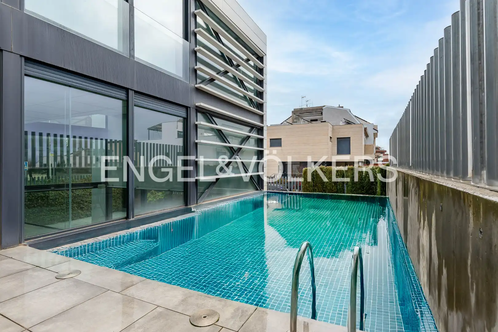 Piscina de Casa o chalet en venta en Madrid con Aire acondicionado, Calefacción y Jardín privado