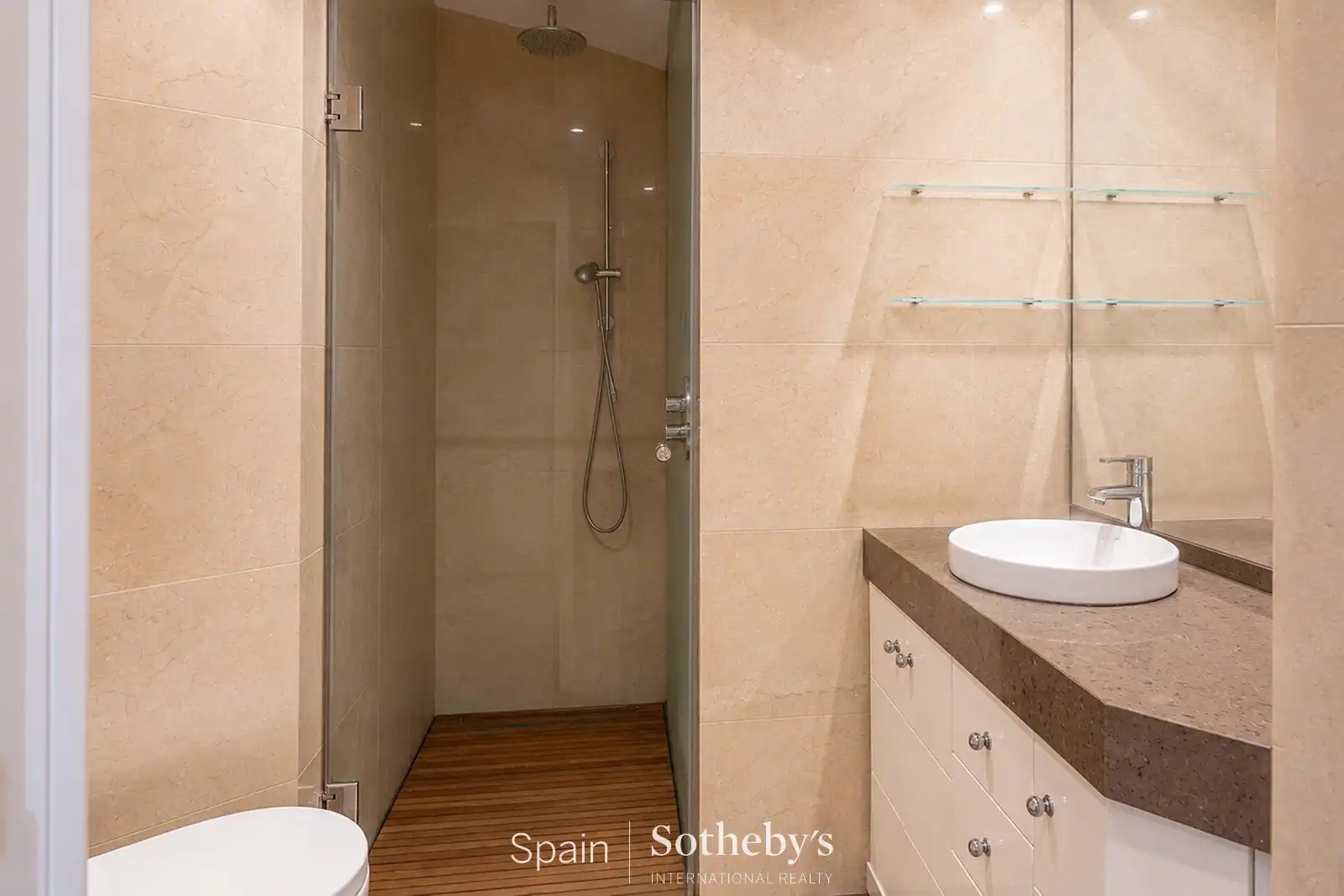 Bathroom of Apartments for sale in Madrid  with Air Conditioner and Community pool