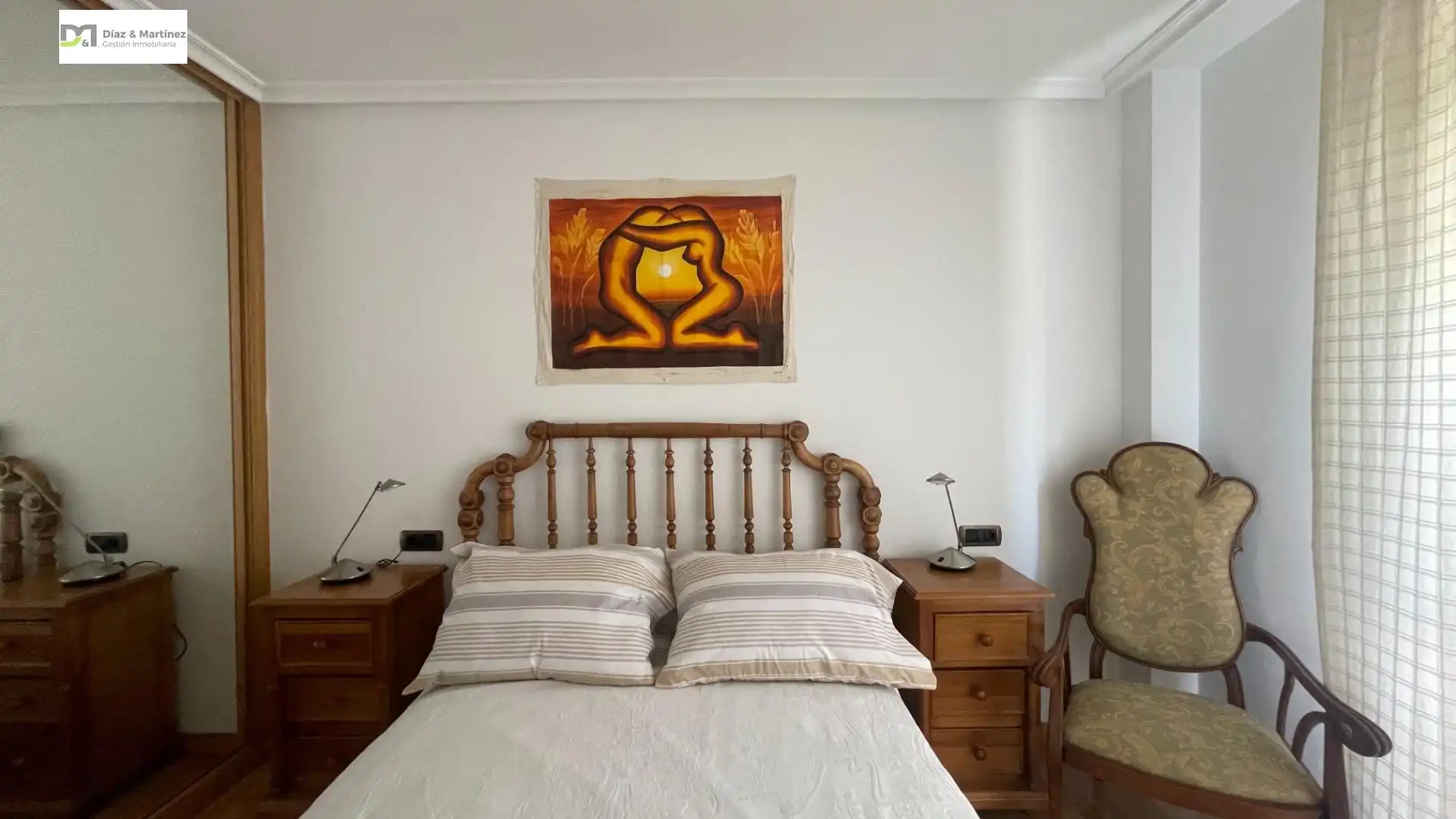 Dormitori de Apartament de lloguer en León Capital  amb Calefacció, Parquet i Moblat