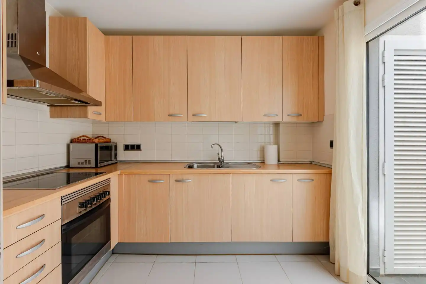 Cuina de Casa adosada en venda en Agaete amb Jardí privat, Terrassa i Moblat