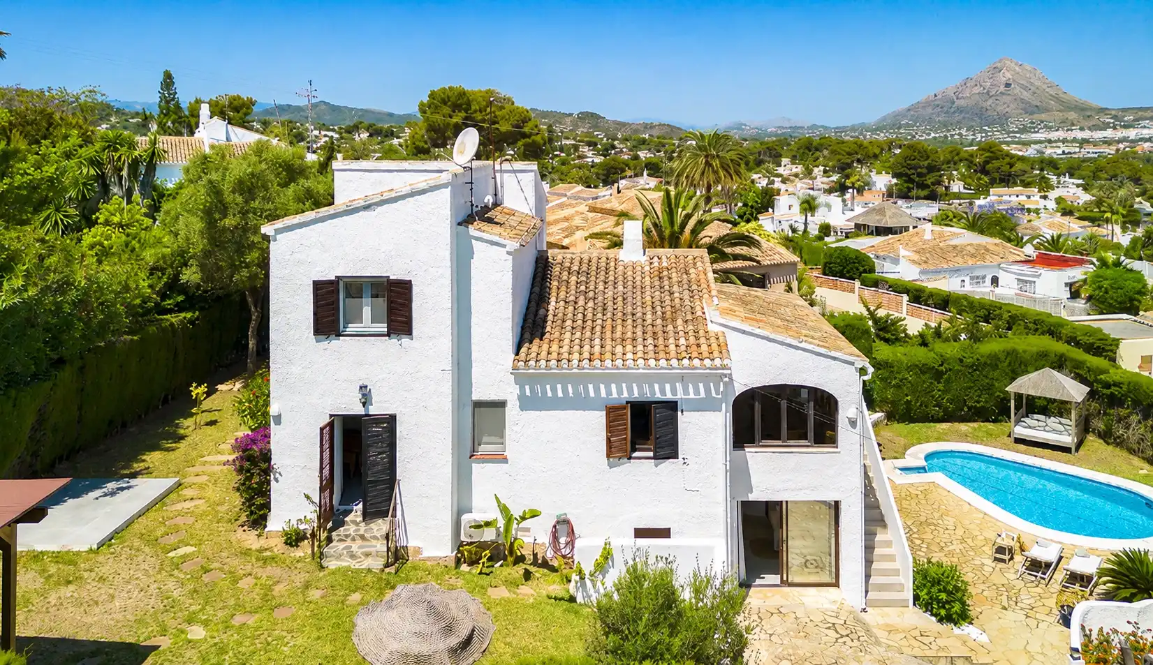 Vista exterior de Casa o xalet en venda en Jávea / Xàbia amb Jardí privat i Jacuzzi