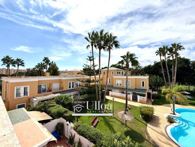 Casa adosada en Venta en Avenida del Pintor Pérez Gil en Alicante Golf