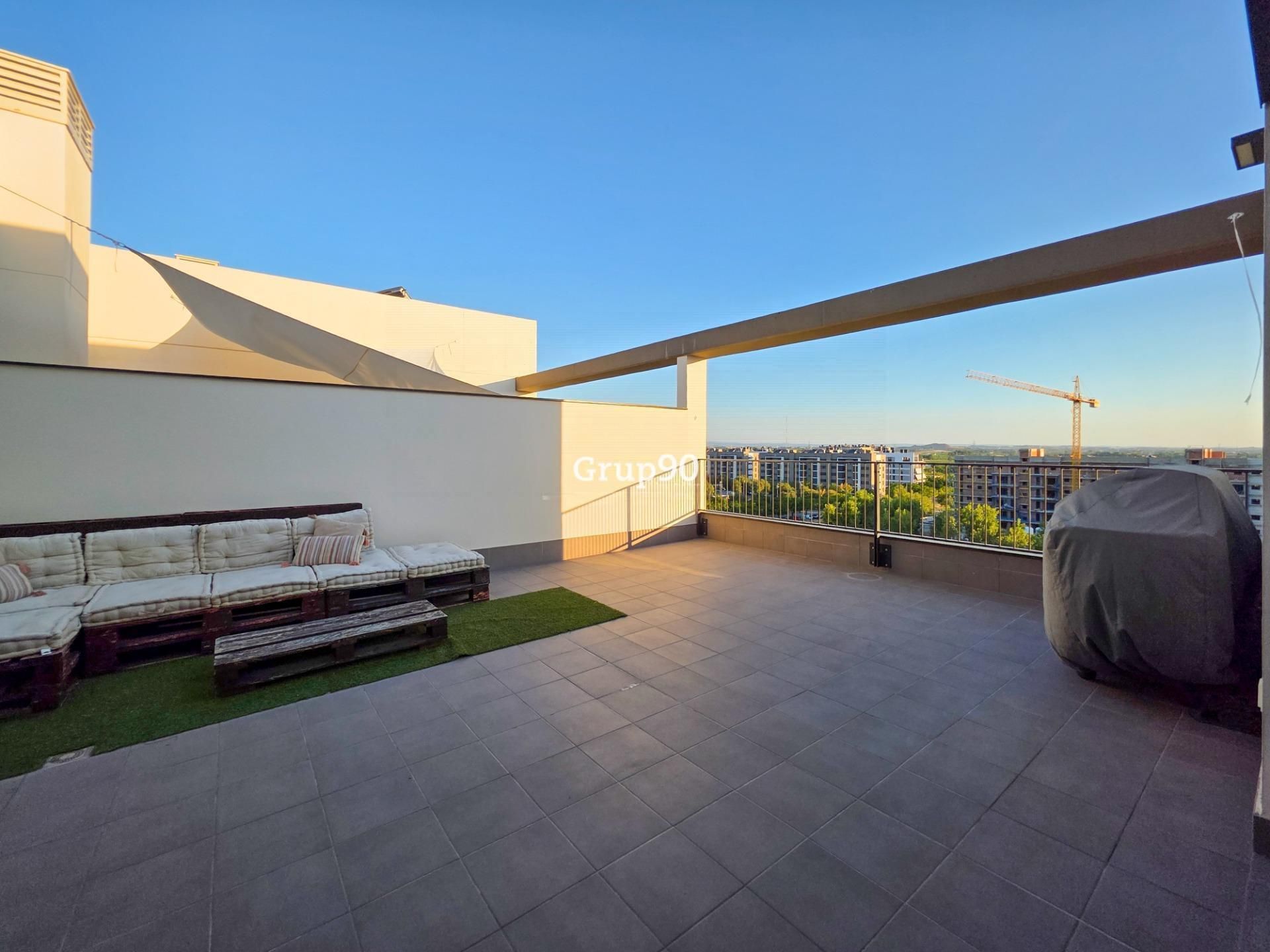 Terraza de Ático en venta en  Lleida Capital con Calefacción, Jardín privado y Terraza