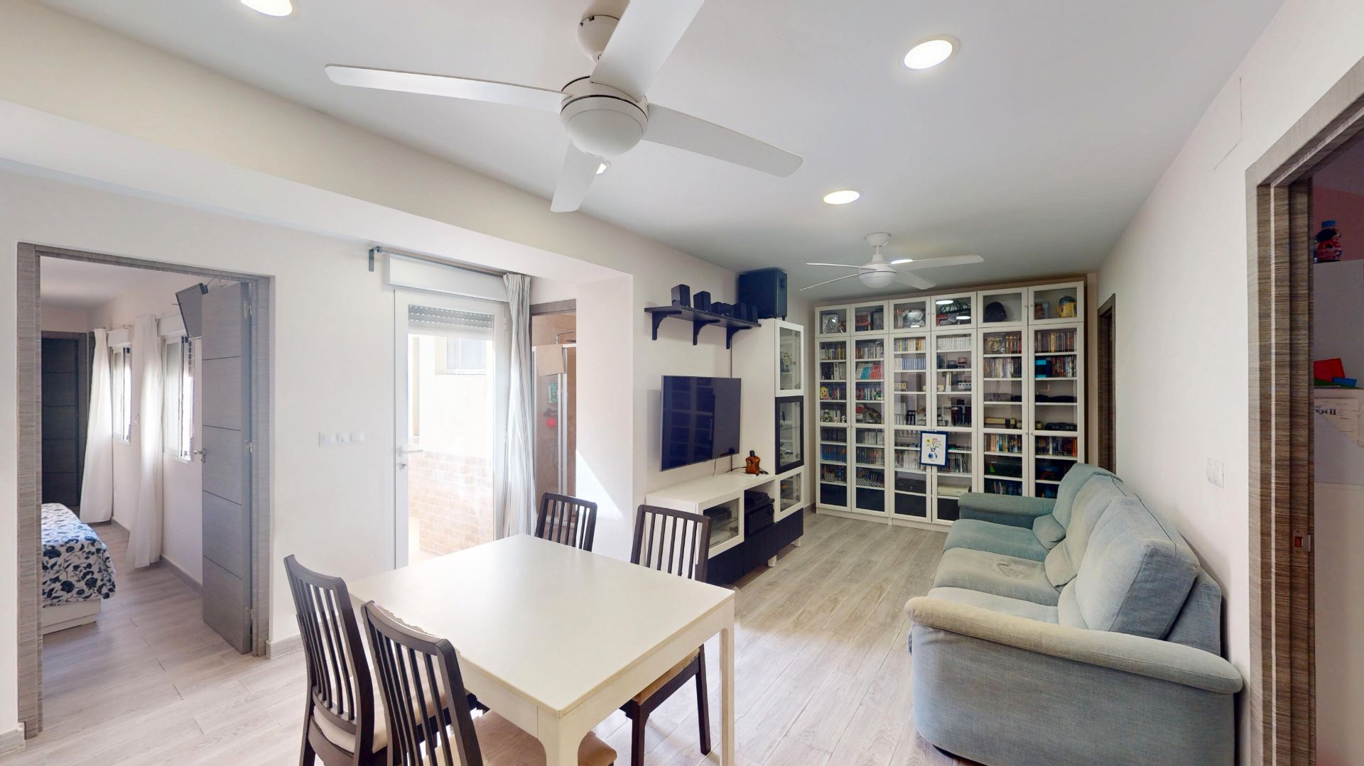 Living room of Flat for sale in Alicante / Alacant  with Air Conditioner, Parquet flooring and Furnished