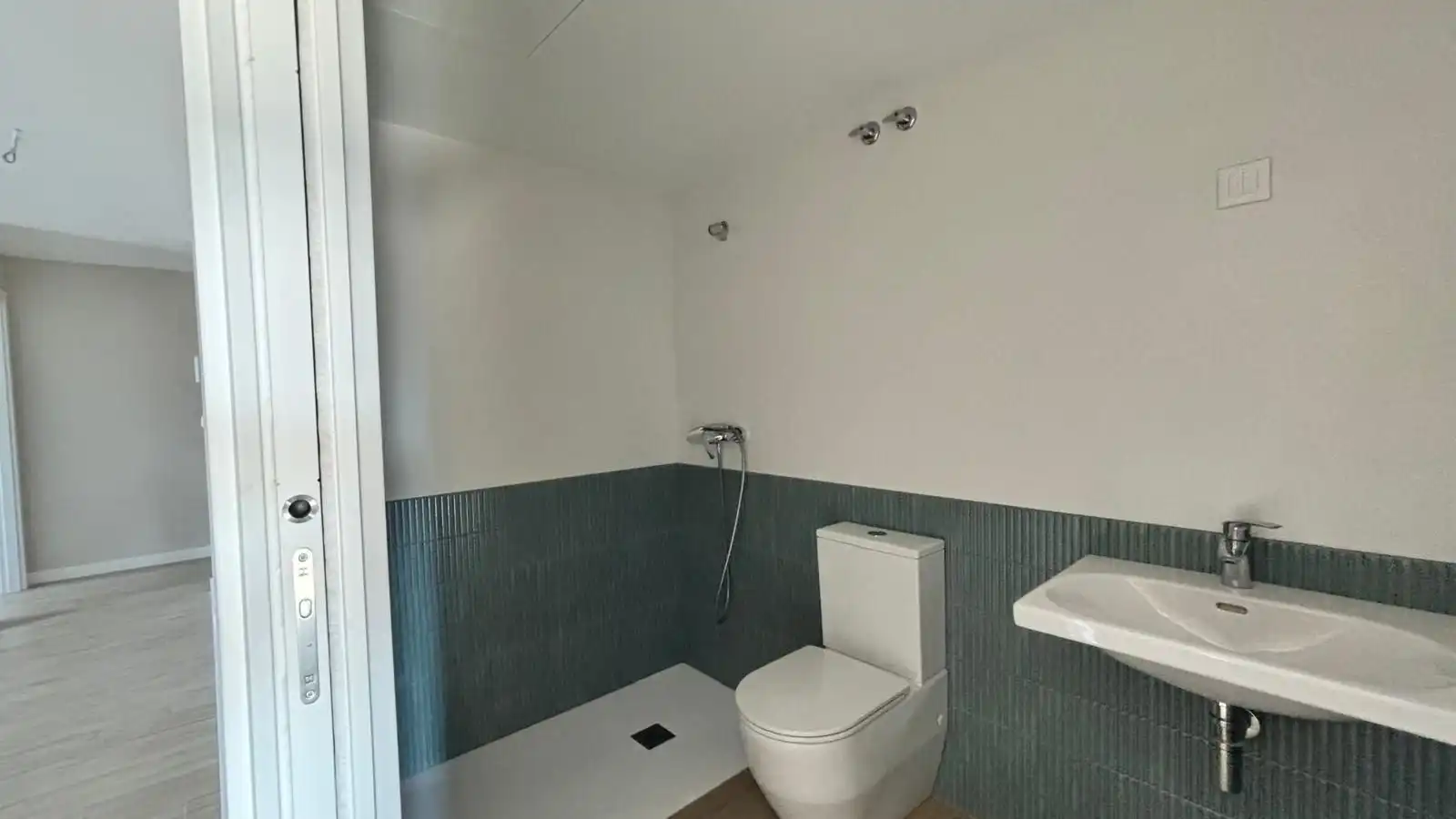 Baño de Piso en venta en Urduña / Orduña con Calefacción, Terraza y Trastero