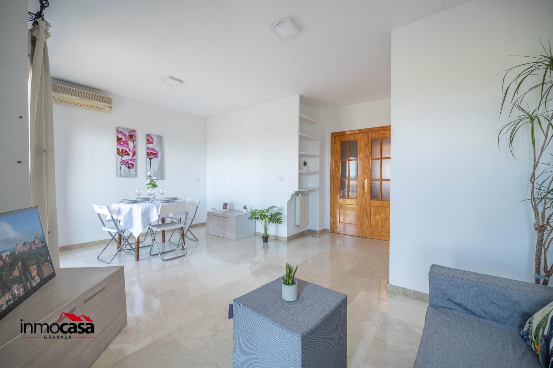 Living room of Flat for sale in  Granada Capital  with Air Conditioner, Heating and Balcony