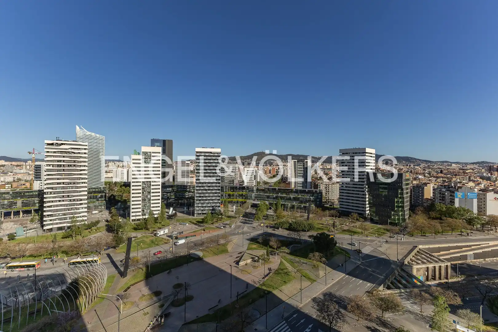 Vista exterior de Pis en venda en L'Hospitalet de Llobregat amb Aire condicionat, Calefacció i Parquet