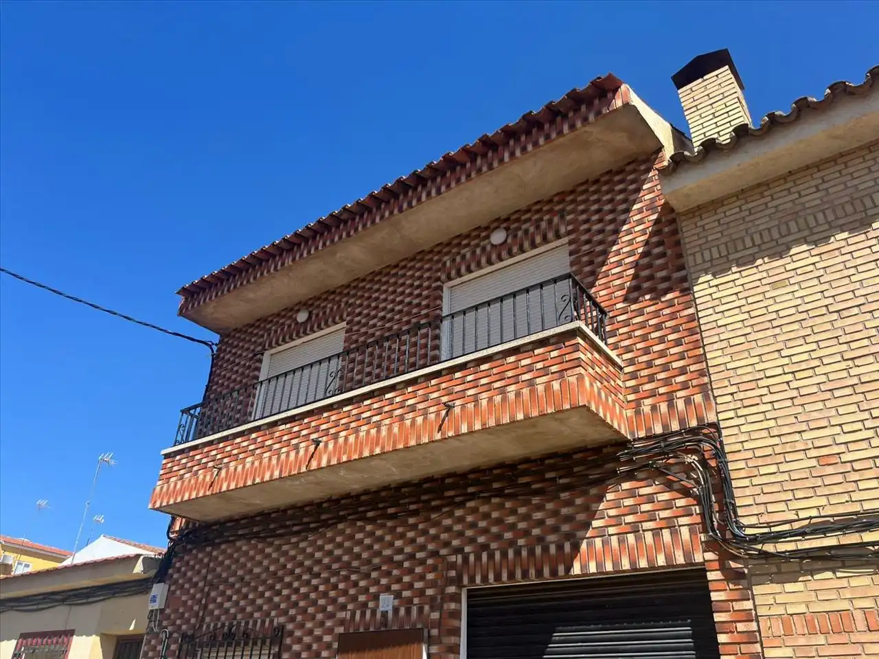 Vista exterior de Casa adosada en venta en Los Navalmorales con Terraza