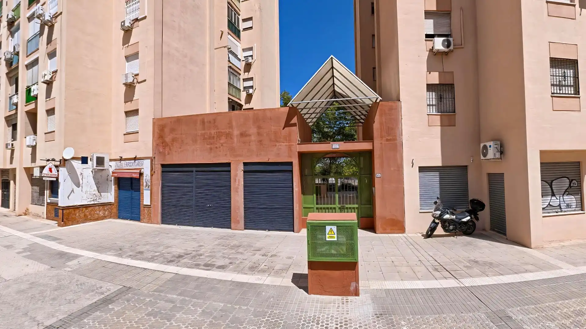 Vista exterior de Pis en venda en Sevilla amb Aire condicionat, Terrassa i Piscina comunitària