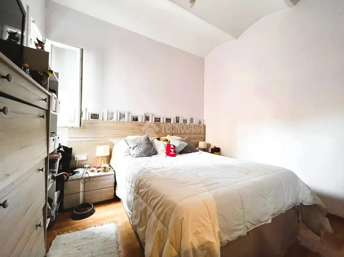 Habitación de Piso en venta en L'Hospitalet de Llobregat con Parquet y Balcón