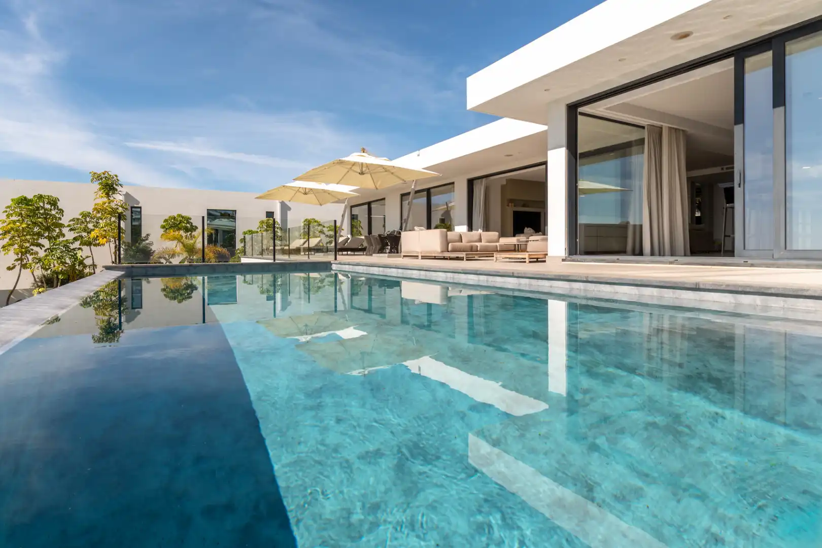 Casa con piscina in vendita a Elviria - Cabopino
