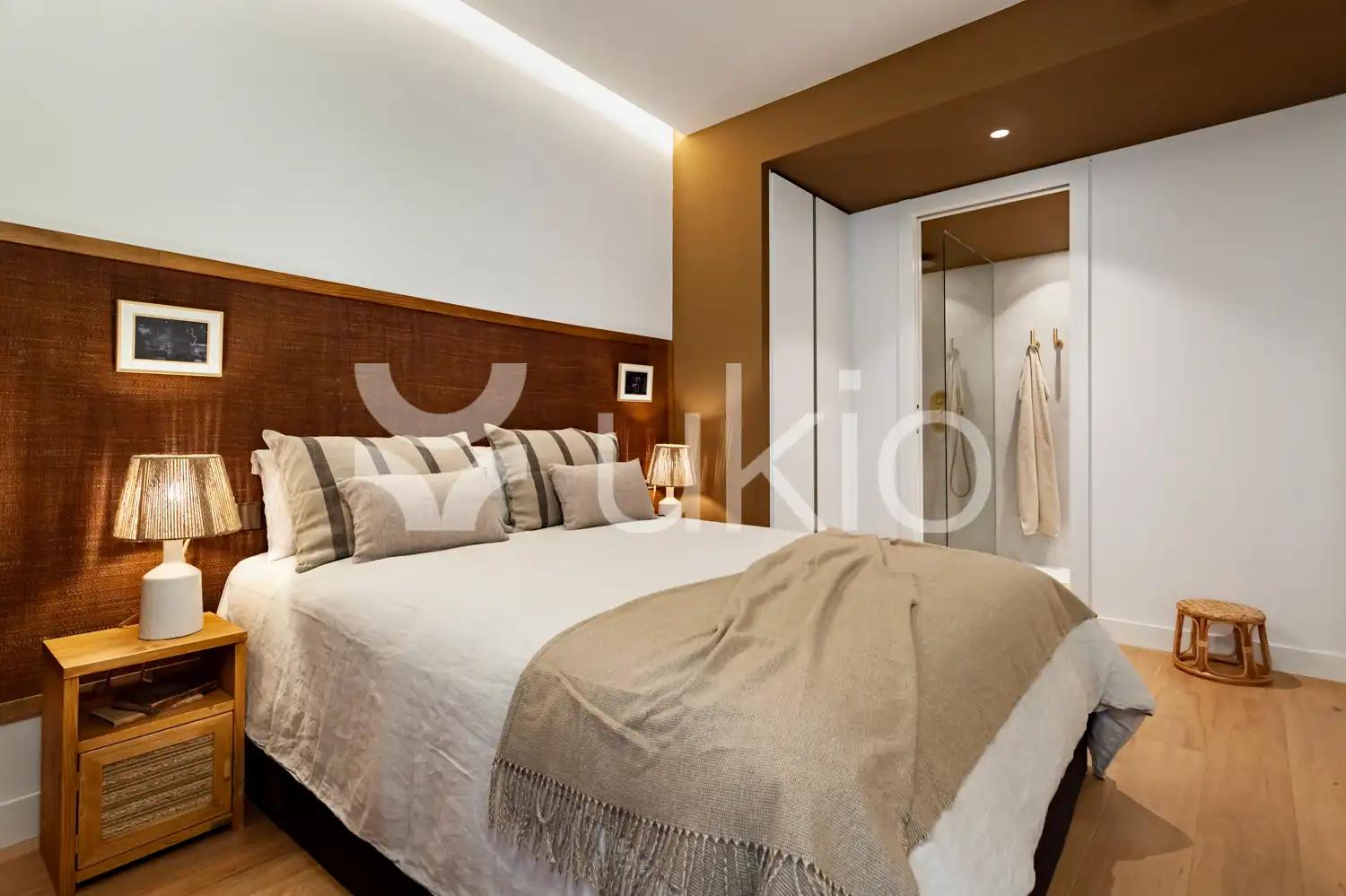 Dormitori de Apartament de lloguer en Barcelona amb Aire condicionat, Calefacció i Moblat
