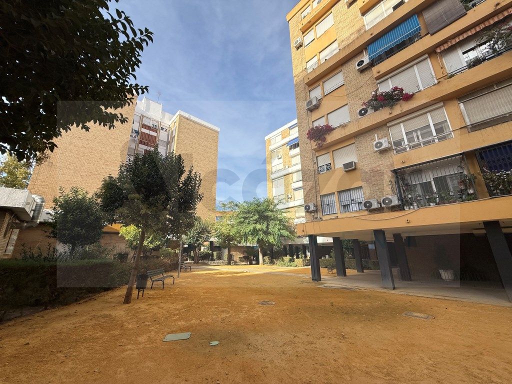 Flat for sale in Avenida Cruz Del Campo, Barrio del Nervión