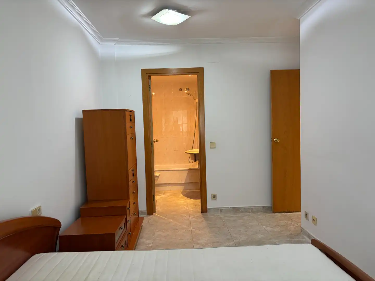 Schlafzimmer von Wohnung zum Verkauf in Girona mit Klimaanlage, Heizung und Balkon