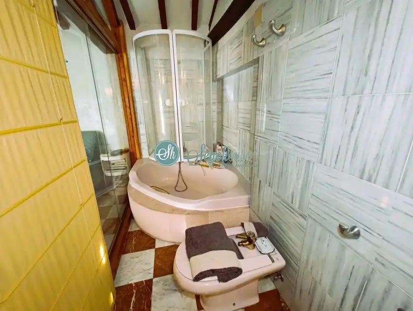 Bathroom of Flat for sale in Segovia  with Heating