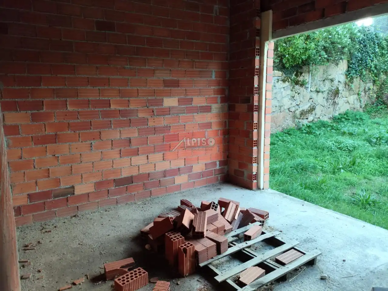 Casa o xalet en venda en San Cibrao das Viñas amb Calefacció, Jardí privat i Balcó