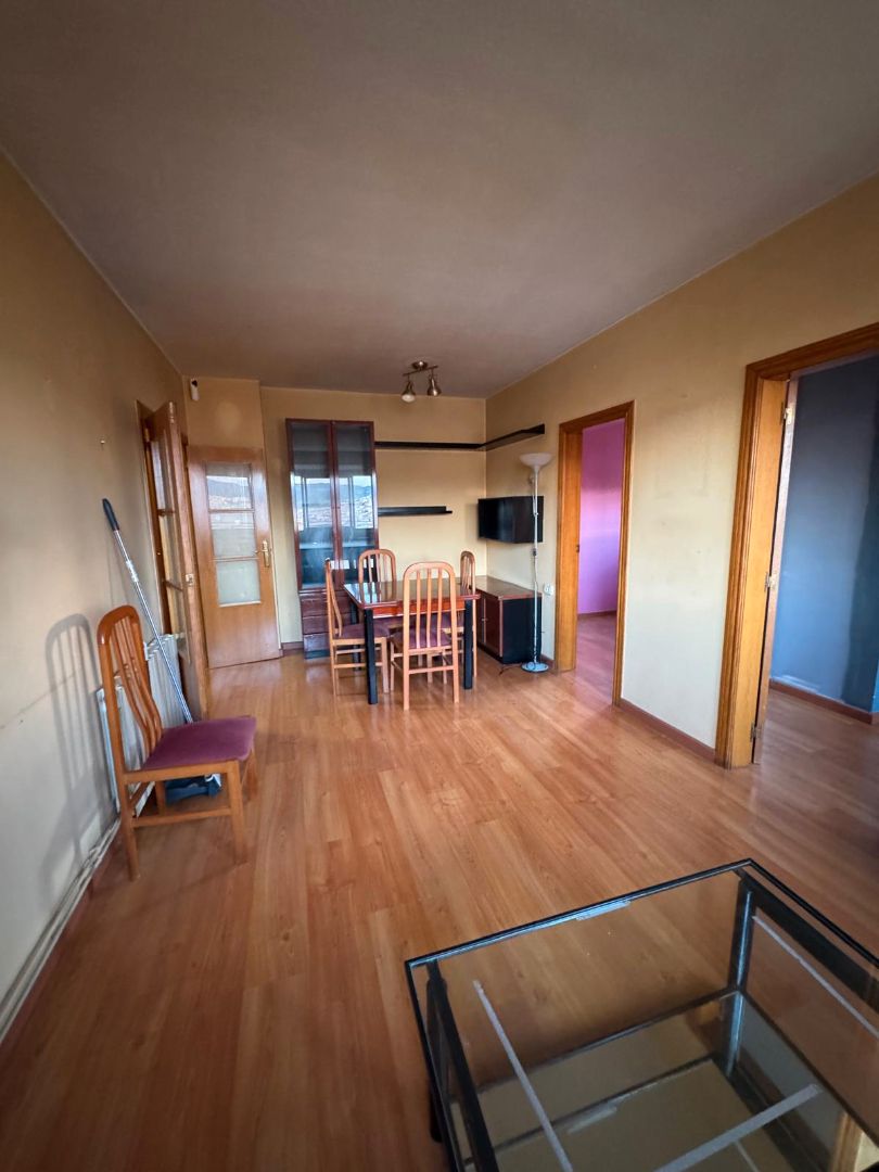 Menjador de Pis en venda en Badalona amb Calefacció, Moblat i Alarma