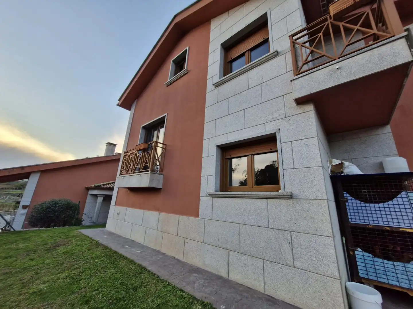 Vista exterior de Casa o chalet en venta en Sanxenxo con Calefacción, Jardín privado y Terraza