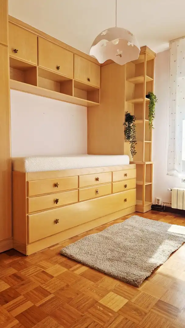 Habitación de Piso de alquiler en Torrelavega  con Calefacción, Amueblado y Balcón