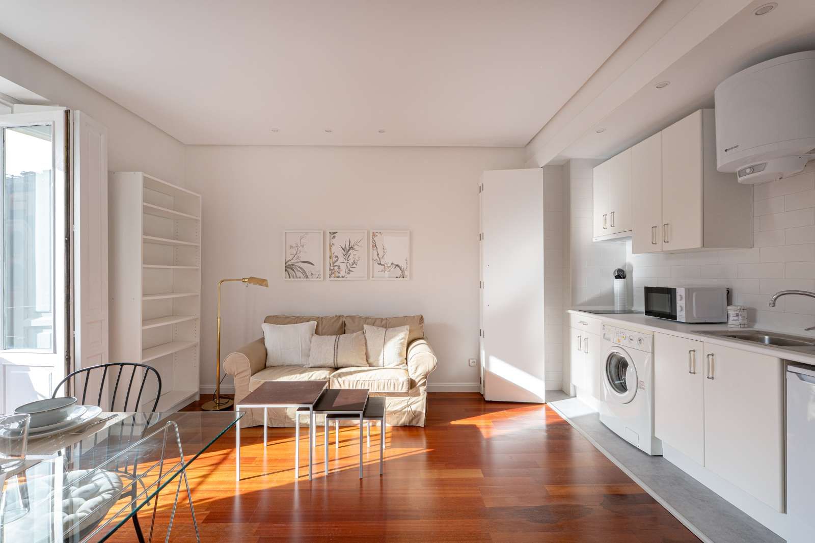 Living room of Study for share in  Madrid Capital  with Air Conditioner, Heating and Terrace