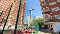 Außenansicht von Wohnung zum verkauf in Laredo mit Heizung, Terrasse und Gemeinschaftspool