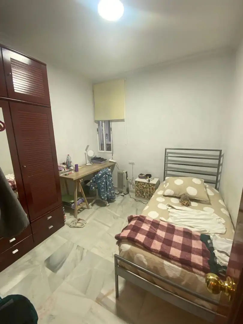 Dormitori de Pis en venda en Sevilla amb Aire condicionat, Moblat i Balcó