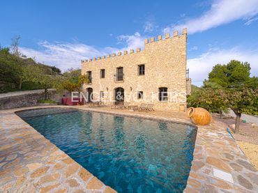 House with pool for sale in Relleu