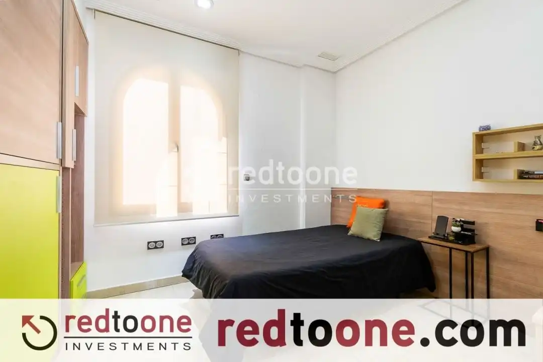 Dormitori de Casa o xalet en venda en Orihuela amb Jardí privat, Terrassa i Piscina