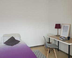 Dormitori de Apartament per a compartir en  Barcelona Capital amb Calefacció, Moblat i Forn