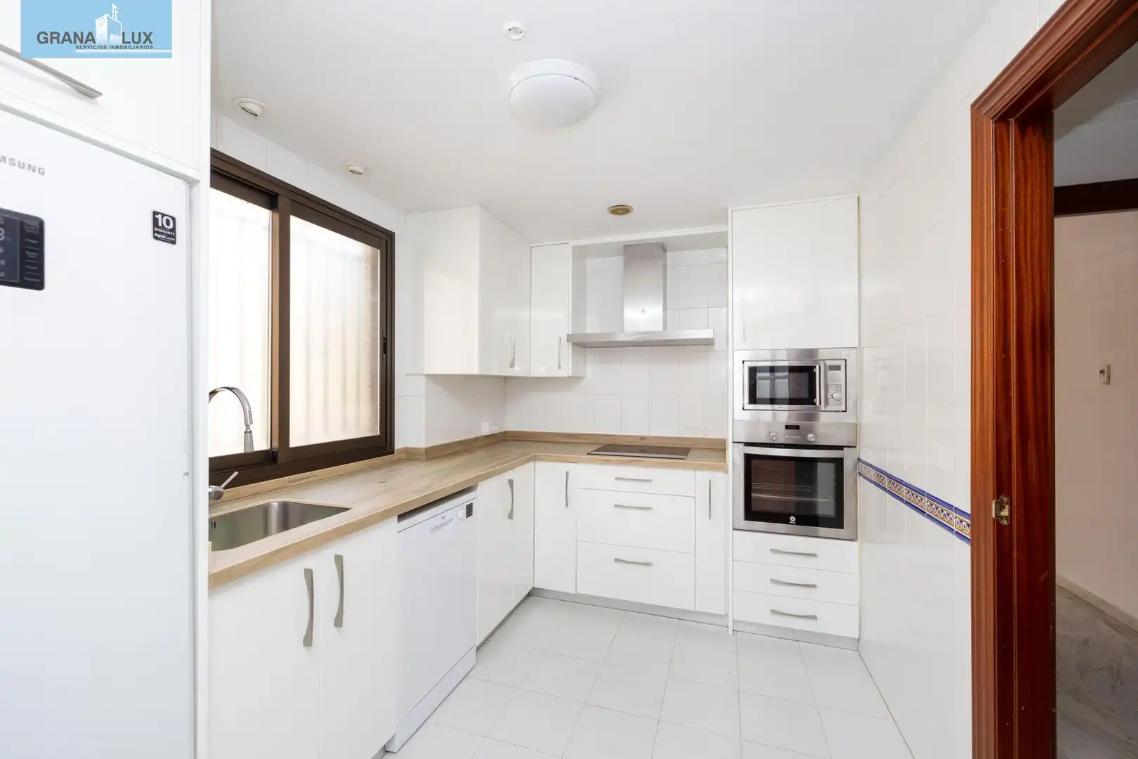 Kitchen of Flat for sale in Granada