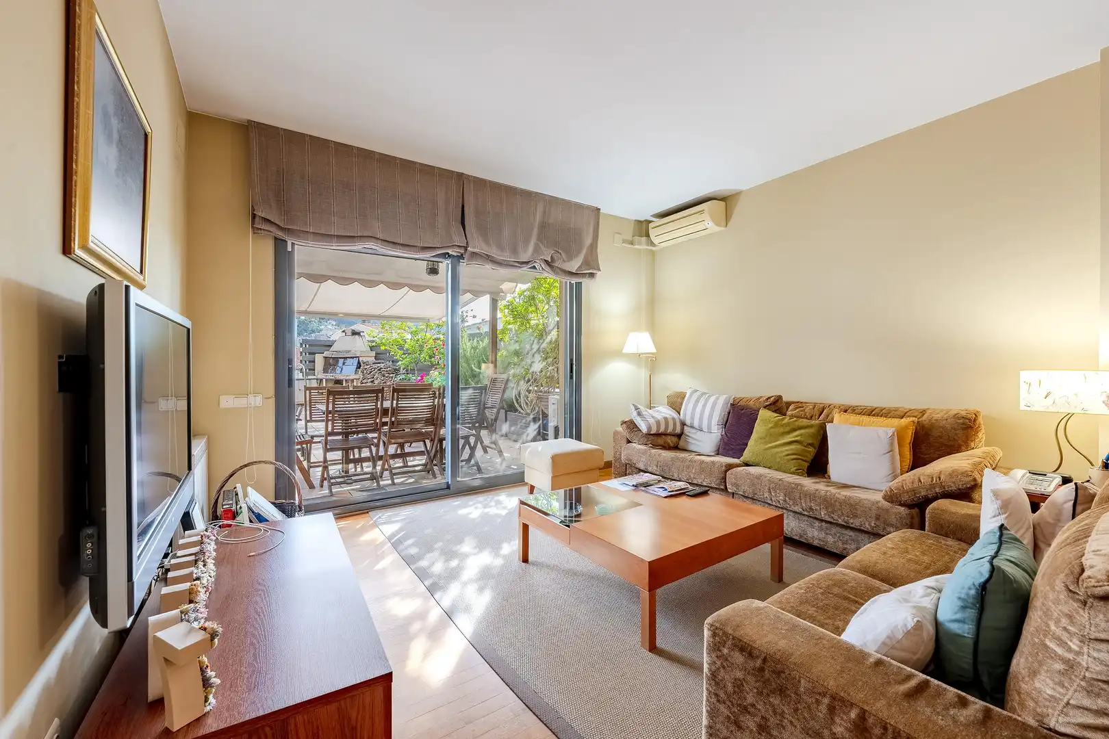 Sala de estar de Casa o chalet en venta en Vallirana con Aire acondicionado, Calefacción y Jardín privado