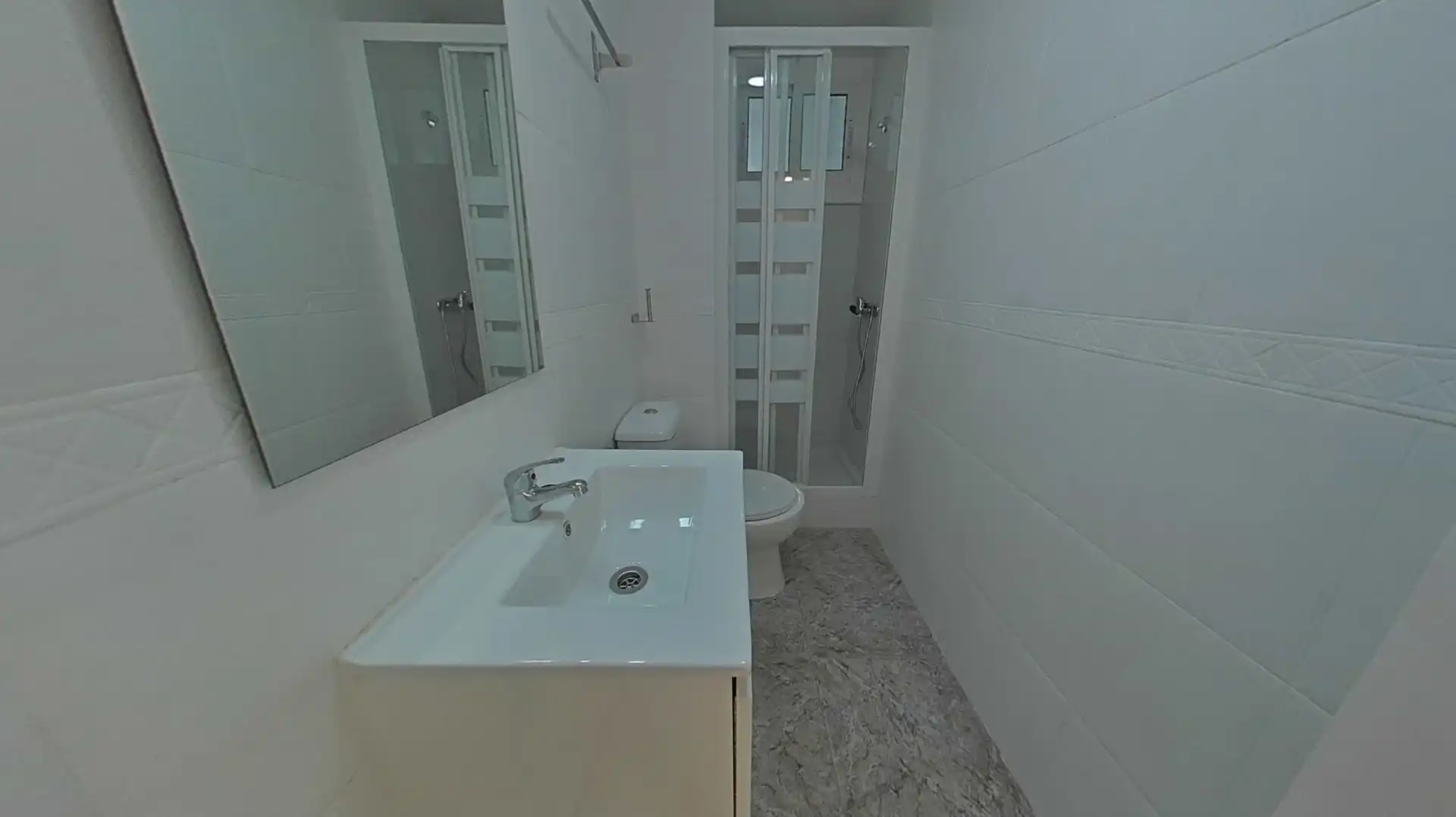 Baño de Piso en venta en L'Hospitalet de Llobregat con Parquet