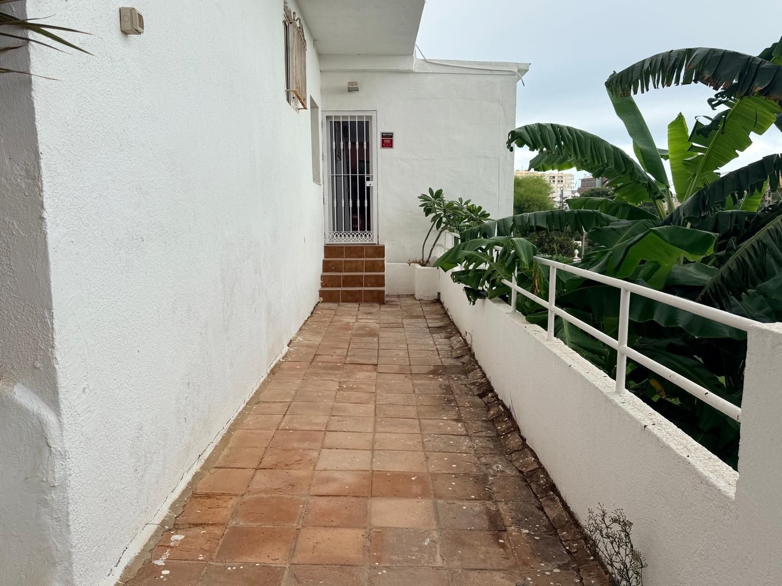 Vista exterior de Piso en venta en Torremolinos con Jardín privado, Terraza y Piscina comunitaria