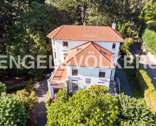 Vista exterior de Casa o xalet en venda en Gijón  amb Aire condicionat, Calefacció i Jardí privat
