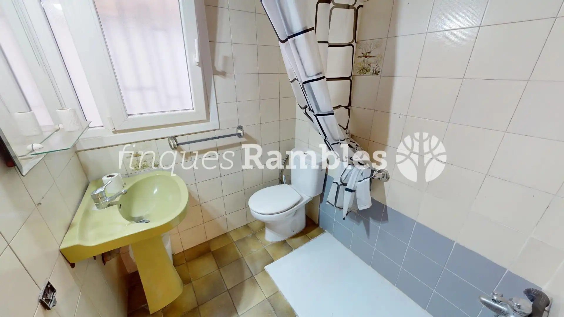 Baño de Planta baja en venta en Ponent - Set Camins