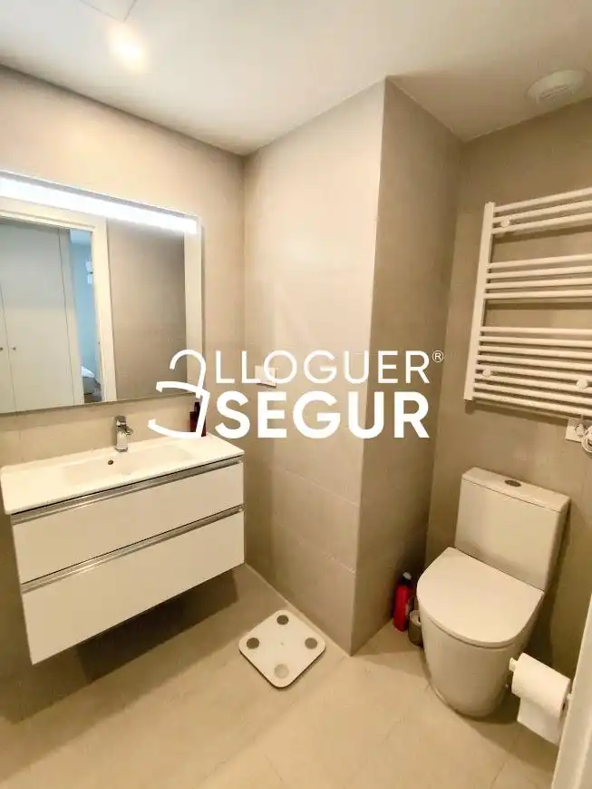 Bathroom of Flat for rent in Viladecans  with Air Conditioner, Terrace and Swimming Pool
